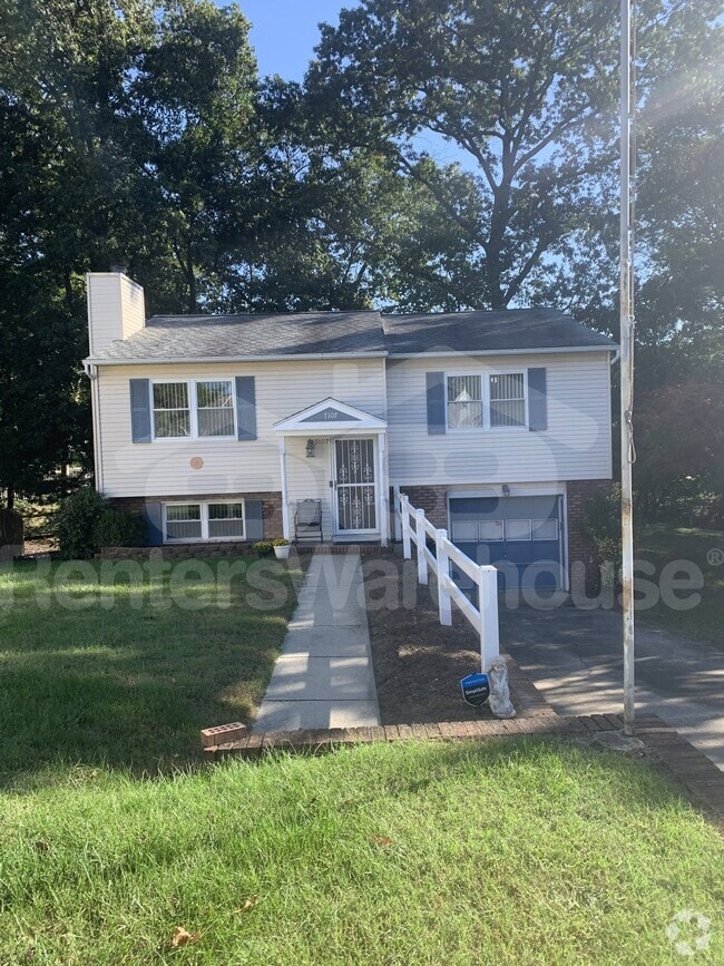 Building Photo - 7107 Avesbury Ln