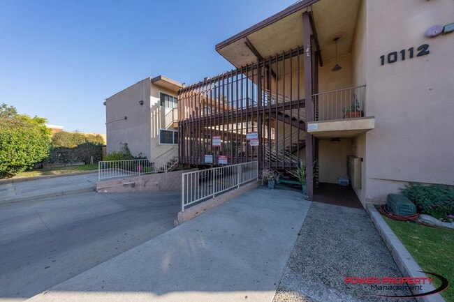 Foto del edificio - 10112 Felton Ave