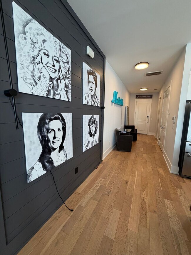Foto del edificio - Stunning West End Nashville Condo - Available Now!