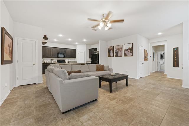 Foto del edificio - 585 Concho St