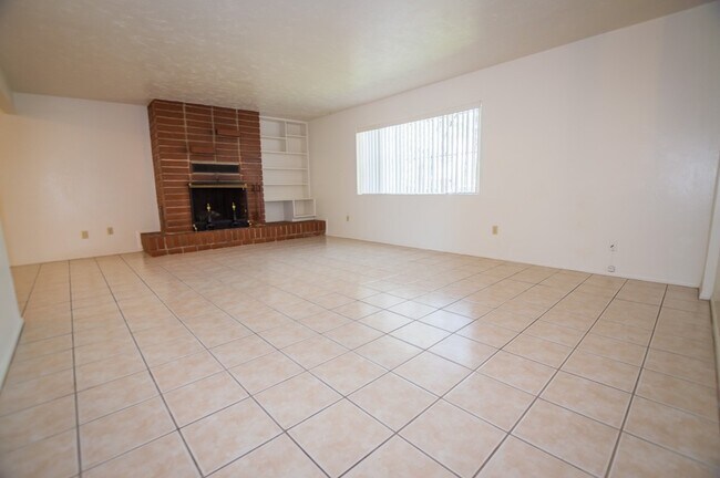 Foto del edificio - Large Corner Lot Santé Fe Home, Over 1650 ...