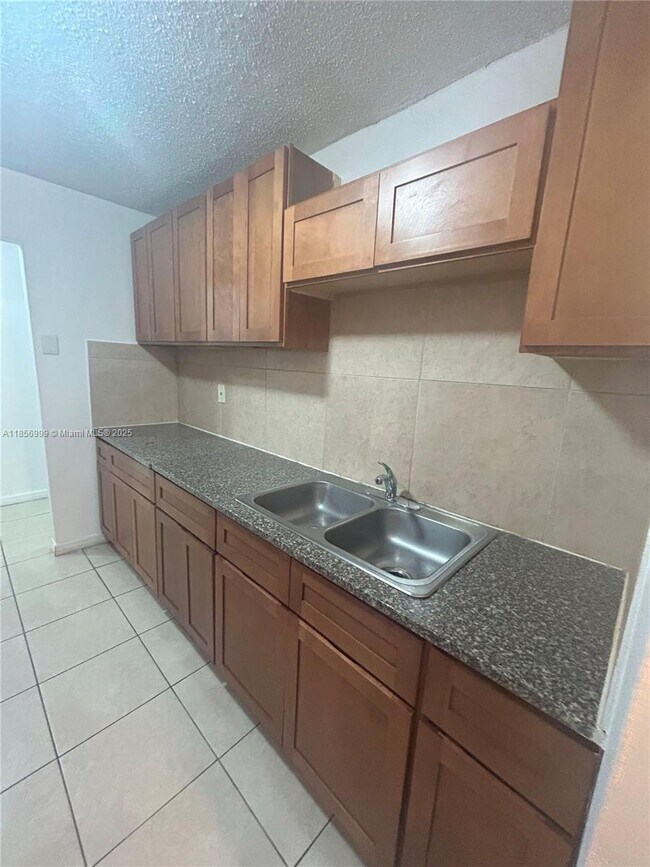 Foto del edificio - 3876 NW 207 St Rd