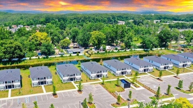 Foto del edificio - 9572 Hood Rd