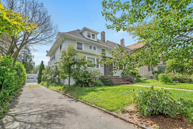 Building Photo - 288 Claremont Ave