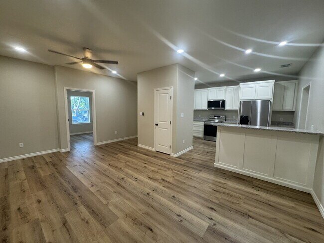 Foto del edificio - Brand New 4BR/2.5BA Home – Perfect for Roo...