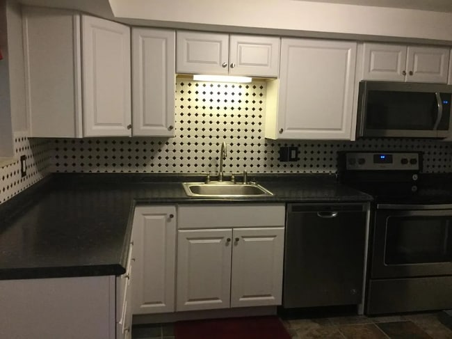 Building Photo - 733a Cribbs St