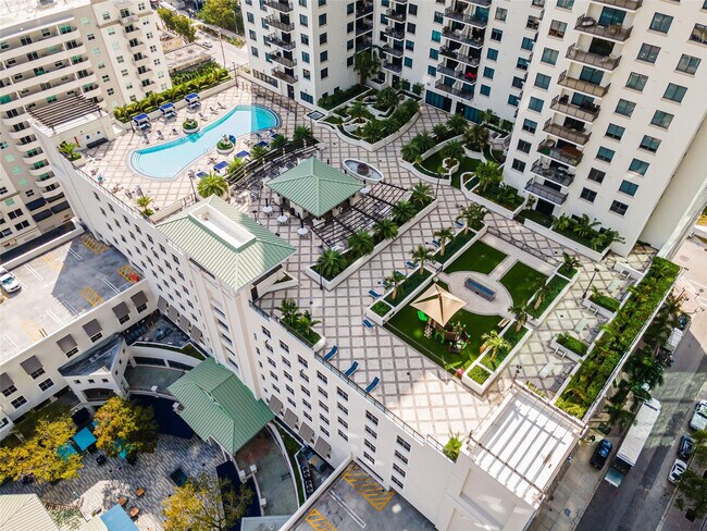 Foto del edificio - 999 SW 1st Ave