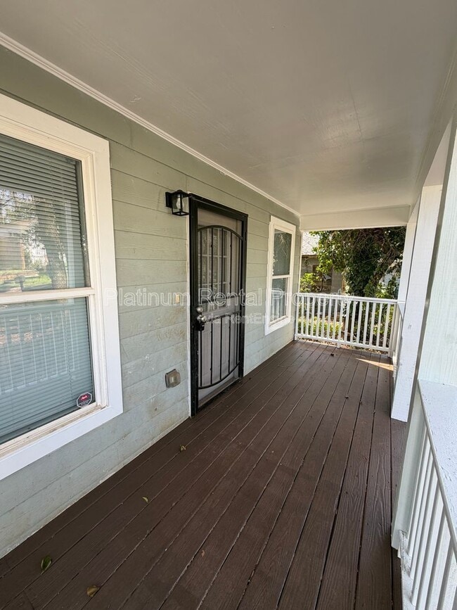 Photo - 504 Dunbar St SW House