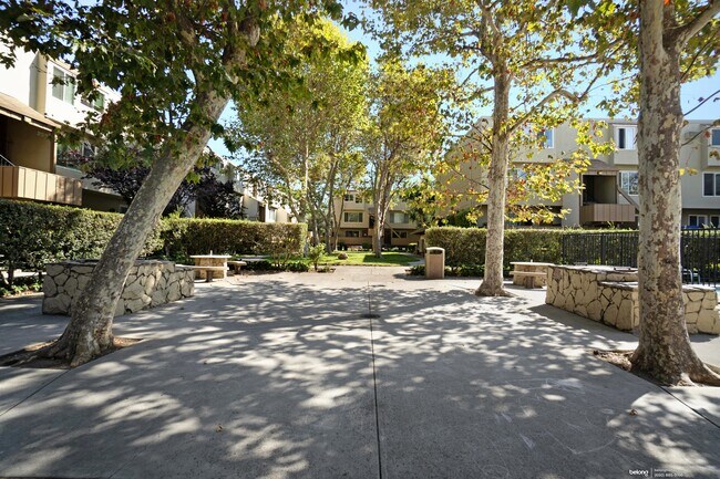Building Photo - 460 Auburn Way
