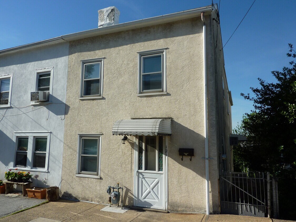 Front of Home - 121 7th St