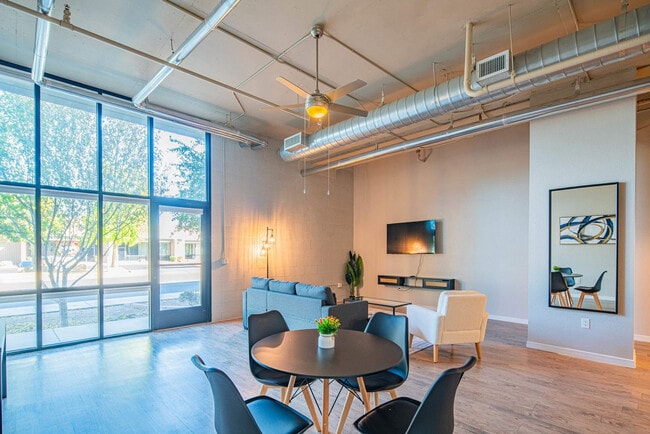 Building Photo - 1275 E University Dr