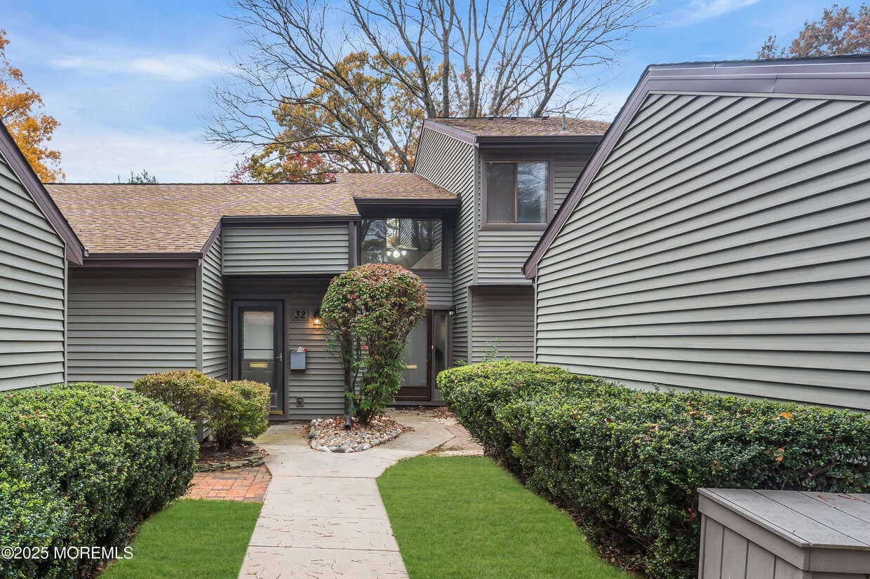 Primary Photo - 30 Berkshire Ct