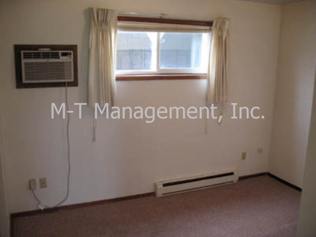 Building Photo - North side 1 br/1 bath 4 plex, top corner