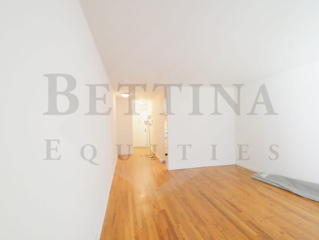 Interior Photo - 128 East 85th Street