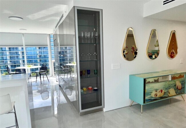 Foto del edificio - 17555 Collins Ave
