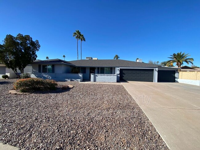 Building Photo - 3016 S George Dr