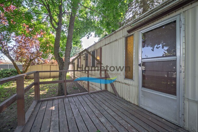 Foto del edificio - 2 Bedroom 1 Bathroom Home with Off-Street ...