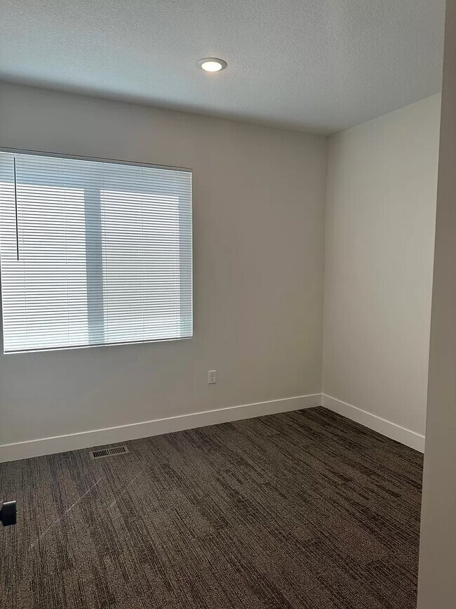 Foto del edificio - 15666 E 21st St N