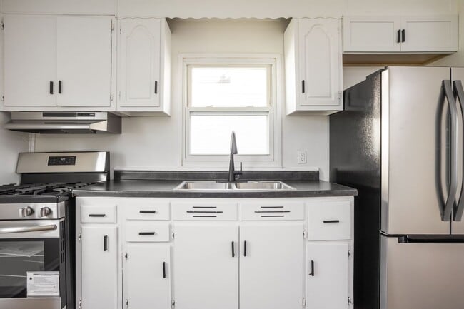 Photo - Newly Renovated 2 bed 1 bath unit. House
