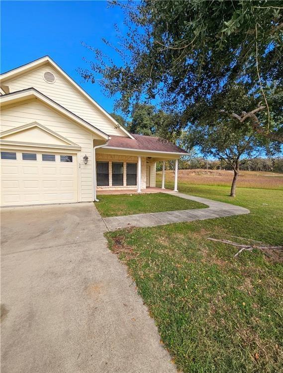 34 Sendera Wy, Gonzales, TX 78629 Townhome Rentals in Gonzales TX