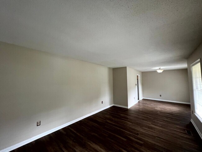 Building Photo - 109 Deerfield Drive~ Deerfield