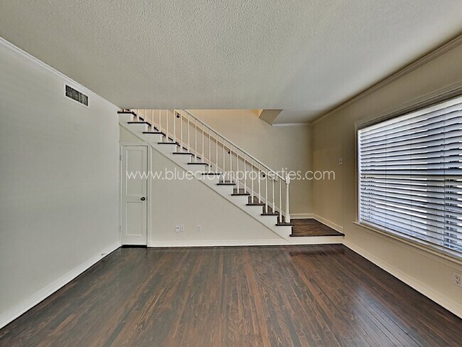 Building Photo - 6491 Bordeaux Ave