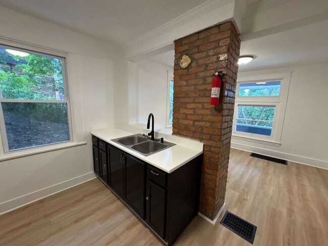 Foto del edificio - 2319 Patterson Ave