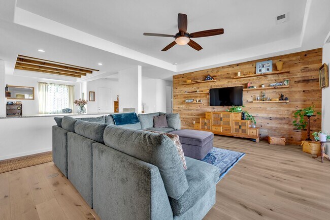 Building Photo - Gated community 3 Bedroom 2.5 Bath single ...