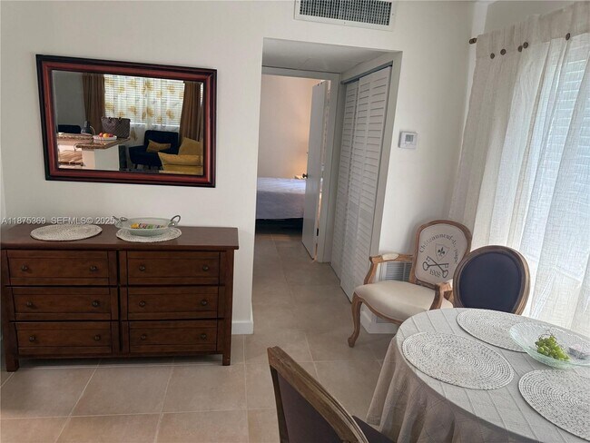 Foto del edificio - 682 Monaco Ct