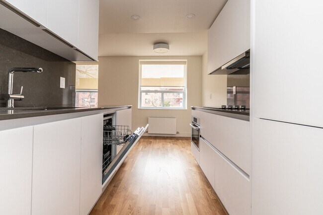 Building Photo - 56 Eccleston Drive