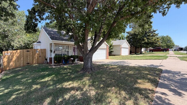 Foto del edificio - 1117 Cedarcrest St