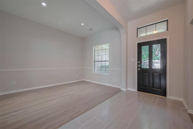 Foto del edificio - 301 Cedar Branch Dr