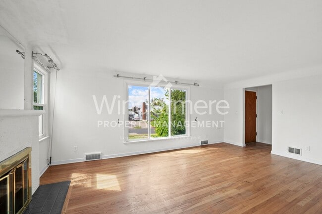 Building Photo - Great Shadle Home With Fenced Yard and Det...