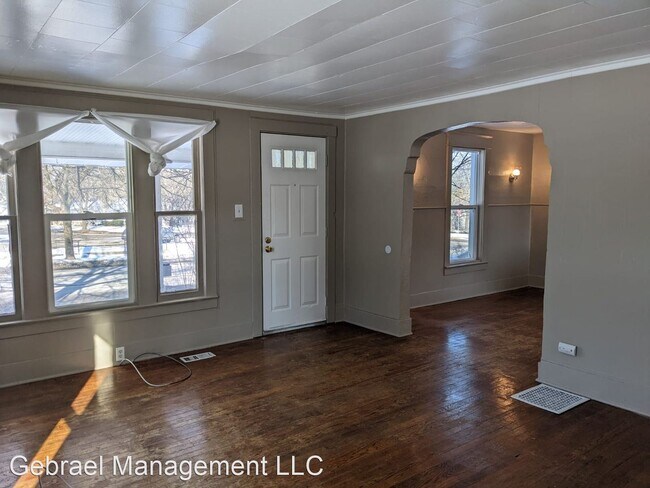 Building Photo - 3 br, 1 bath House - 2931 W Court St