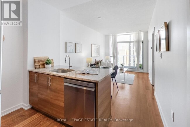 Building Photo - 70 Forest Manor Rd