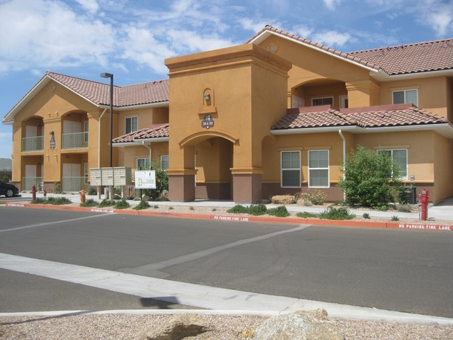 Entrada principal - Ridgecrest Senior Apartments