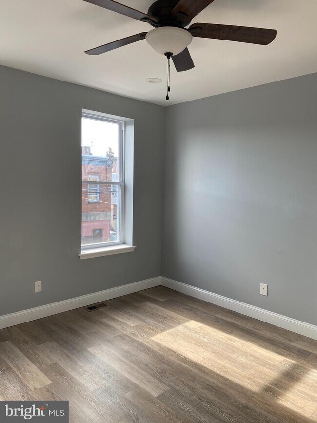 Foto del edificio - 421 E Clearfield St
