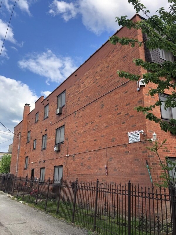 Building Photo - 6163 N Leavitt St