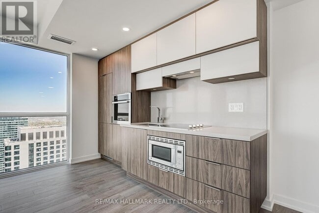 Building Photo - 39-4239 Roehampton Ave