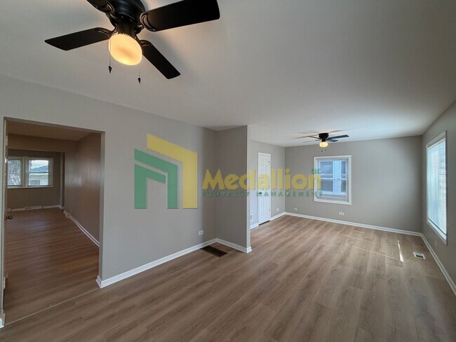 Building Photo - Updated 3-Bedroom Home with Spacious Kitchen
