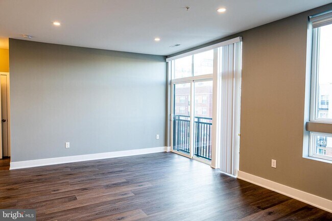 Building Photo - 145 Riverhaven Dr