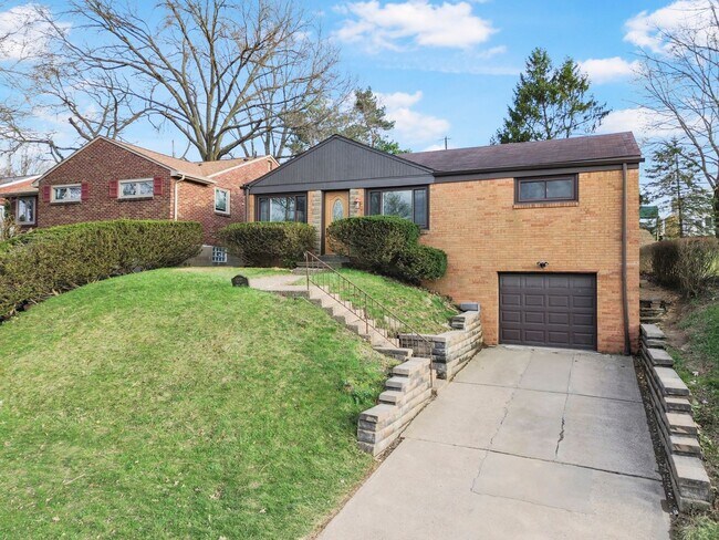 Foto del edificio - READY NOW! Fully RENOVATED 3 bedroom in SCOTT TOWNSHIP!