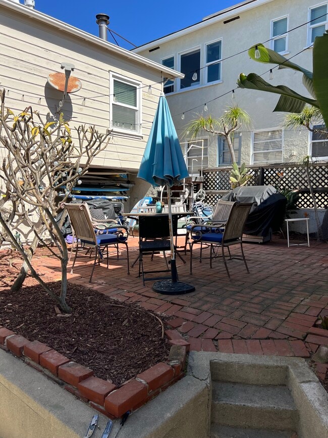 Building Photo - 224 28th St