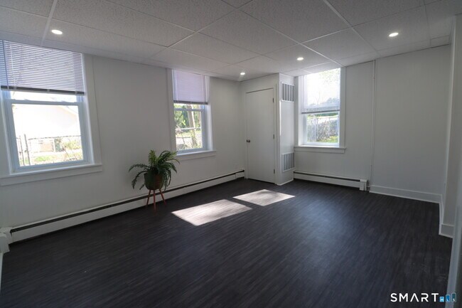 Building Photo - 156 Garfield Ave