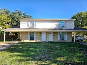 Building Photo - 620 Royal Crest Dr