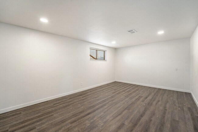 Foto del edificio - 2 Bedroom 2 Bathroom Lower Unit in Wheat Ridge