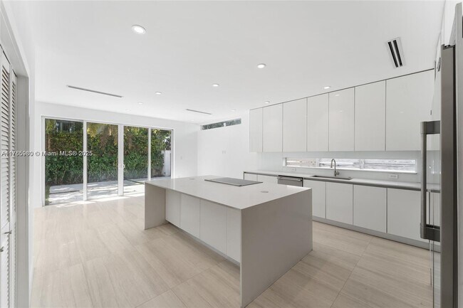 Foto del edificio - 1352 SW 22nd St
