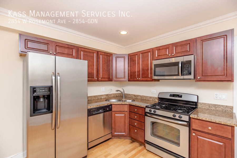 Foto principal - 2854 W Rosemont Ave