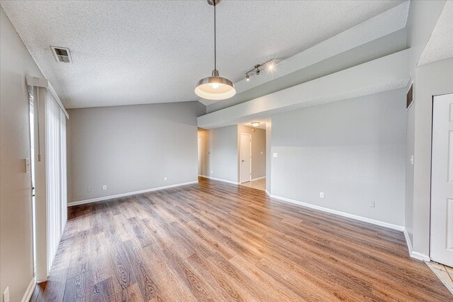 Foto del edificio - 2715 E 28th St