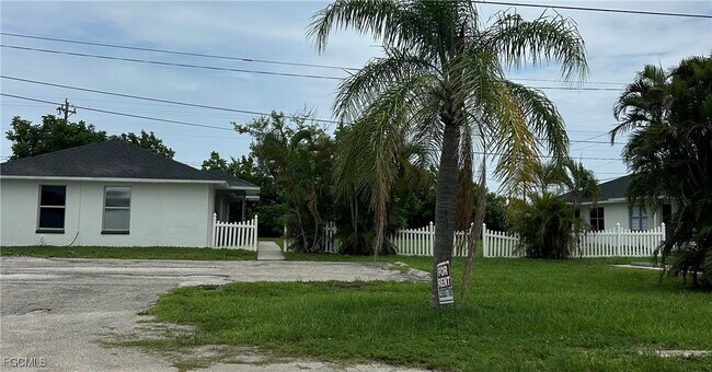 Foto del edificio - 953 NE Pine Island Ln